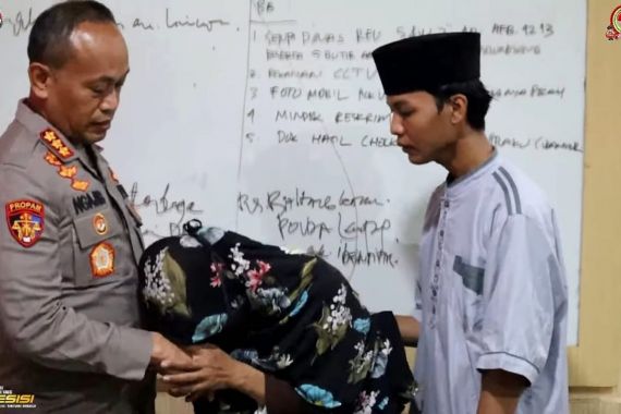 Kombes Ngajib Jadikan Pencuri Sebagai Marbut di Masjid Polrestabes, Ini Alasannya - JPNN.COM