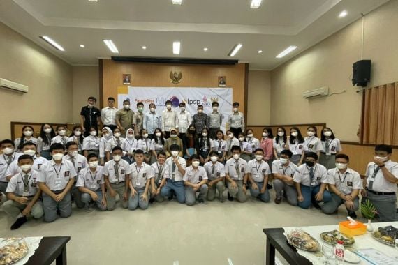 39 Pelajar Terima Beasiswa Indonesia Maju Kemendikbudristek, Pak Luhut Berpesan - JPNN.COM