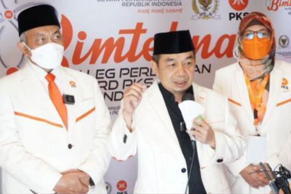 PKS Ajak Perempuan Jadi Bagian dari Demokrasi - JPNN.COM