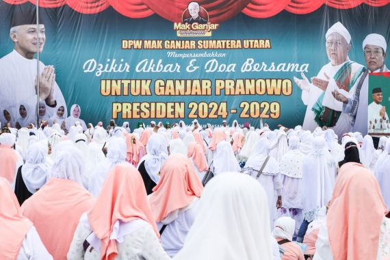 Ulama dan Mak-Mak Berkumpul di Medan Mendoakan Ganjar Jadi Presiden - JPNN.COM