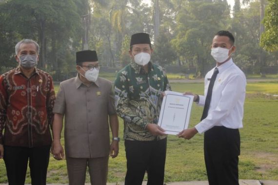 700 Guru di Sidoarjo Menerima SK PPPK, Pak Wakil Bupati Berpesan Begini - JPNN.COM