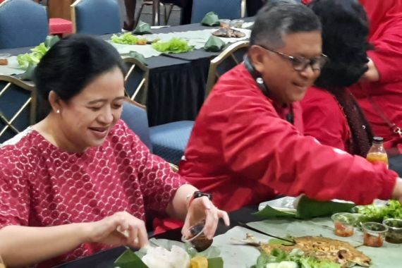 Terima Paket Soto Berbeda dengan Megawati, Puan Berseloroh, Hasto Kena Protes - JPNN.COM