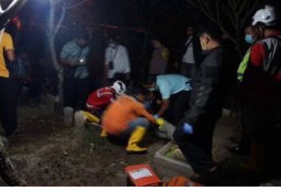 Pria Ini Nekat Bunuh Diri di Atas Pusara Sang Istri, Posisi Tengkurap, Lihat tuh - JPNN.COM