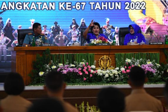 Kepada Calon Perwira TNI AL, Ibu Taruna: Jangan Hedonis - JPNN.COM