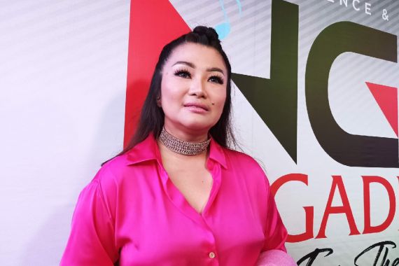 Viral Perselingkuhan Pilot dan Pramugari, Fitri Carlina Malah Kena Imbasnya - JPNN.COM