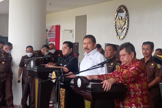 Emirsyah Satar & Soetikno Tersangka Korupsi Pengadaan Pesawat Garuda Indonesia - JPNN.COM