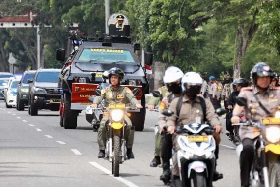 Pimpin Pawai Pakai Patwal, Irjen Iqbal Lepas Abang Kebanggaannya di TNI AU - JPNN.COM