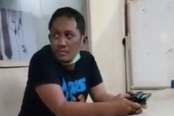 Nih Tampang Pelaku Pelecehan Bocah yang Viral, Tingkahnya Aneh Saat di Kantor Polisi - JPNN.COM