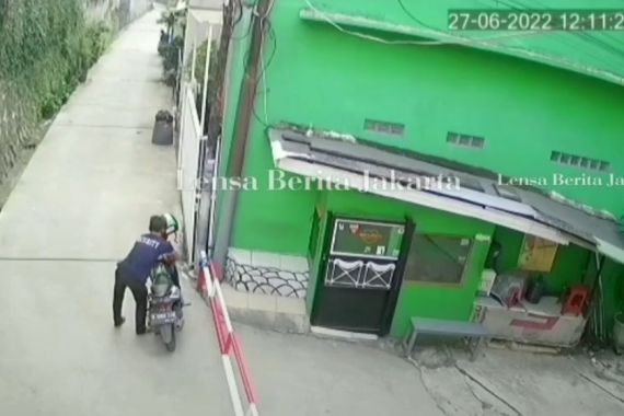 Video Viral Ojol Kemalingan Motor Saat Antar Pesanan, Saksi Bilang Begini - JPNN.COM