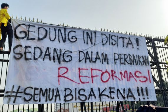 Mahasiswa Demo Tolak RKUHP, Tuntut Bertemu Ketua DPR Puan Maharani - JPNN.COM