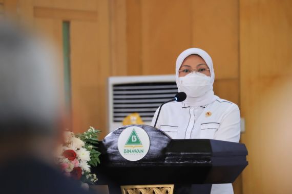 Menaker Ida Lepas Ratusan Perawat Profesional ke Arab Saudi - JPNN.COM