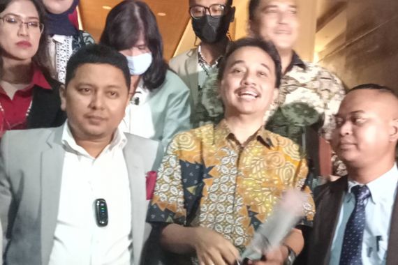 3 Jam Diperiksa Polisi, Roy Suryo Mengaku Ditanya Soal Ini - JPNN.COM
