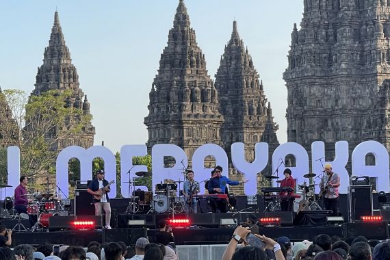 Ardhito Pramono Mengenang Masa Lalu di Atas Panggung Prambanan Jazz Festival 2022 - JPNN.COM