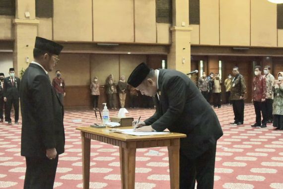 Mentan SYL Lantik Andi Nur Alam Syah jadi Dirjen Perkebunan - JPNN.COM