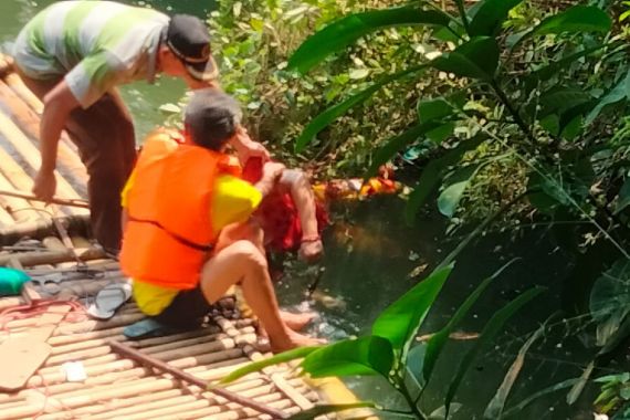 Mayat Wanita Ditemukan Mengambang di Danau GSA Cisauk, Oh Ternyata - JPNN.COM
