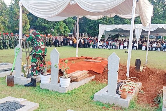 Ternyata Ada Kendala saat Penggalian Makam Tjahjo Kumolo - JPNN.COM