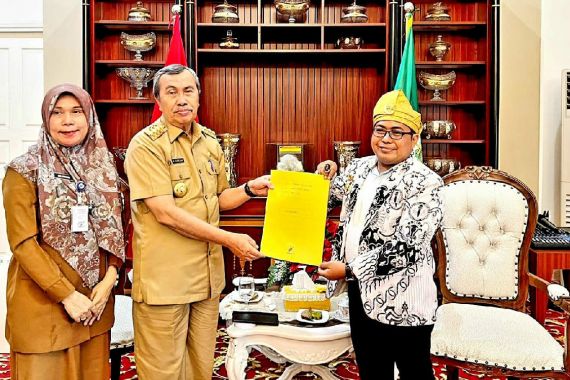 Honorer Dihapus, Rekrutmen PPPK Setengah Hati, Ada Potensi Tsunami Pendidikan, Ngeri - JPNN.COM