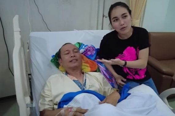 Ayu Ting Ting Ungkap Penyebab Ayah Ojak Dilarikan ke Rumah Sakit, Ternyata - JPNN.COM