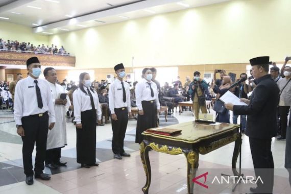 Ratusan CPNS dan PPPK di OKU Akhirnya Dilantik, Pak Teddy Berharap Begini - JPNN.COM