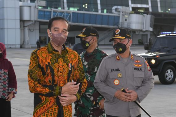 Demi Polri, Jokowi Tinggalkan Jakarta Sore Ini, Lihat Jenderal yang Menyambut - JPNN.COM