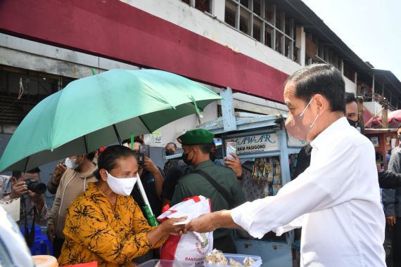 Setelah Temui para Jenderal, Jokowi Bawa Iriana ke Lokasi Ini, Sangat Jomplang - JPNN.COM