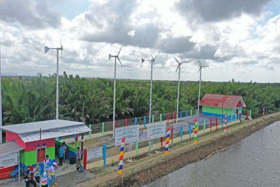 Desa Energi Berdikari Cilacap Hadirkan Green Energy Bertenaga Surya dan Angin - JPNN.COM