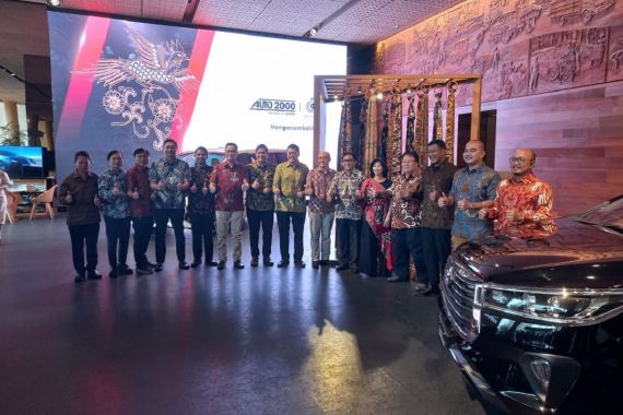 Auto2000 Hadirkan Toyota Innova dan Alphard Bertema Batik, Sebegini Harganya - JPNN.COM