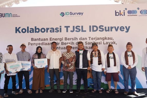 IDSurvey Berkolaborasi Salurkan Berbagai Bantuan Untuk Pulau Papagarang - JPNN.COM