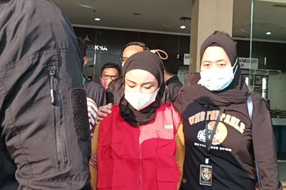 Medina Zein Kini Ditahan, Dua Kasus Lain yang Menjeratnya Siap Diproses - JPNN.COM