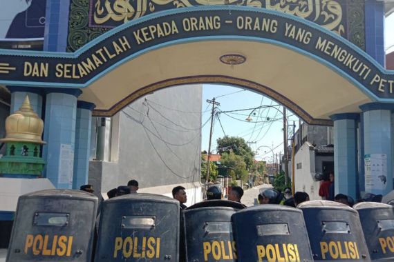 Santri Dikerahkan Melindungi Bechi Anak Kiai Jombang, Luqman Hakim Sedih - JPNN.COM