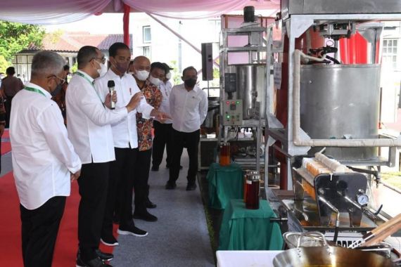 PTPN Group Kembangkan Minyak Makan Merah & Bahan Bakar B50, Jokowi Langsung Meninjau - JPNN.COM