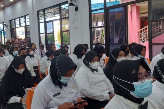 299 Guru di Sorong Diangkat Sebagai PPPK, Dapat Hak yang Sama Seperti PNS - JPNN.COM