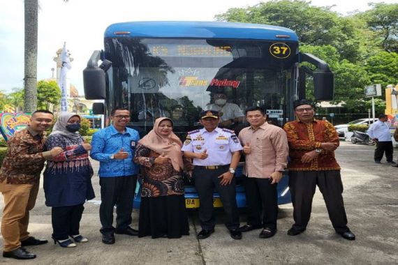 Resmi Beroperasi, Bus Trans Padang Dilengkapi Teknologi Canggih - JPNN.COM