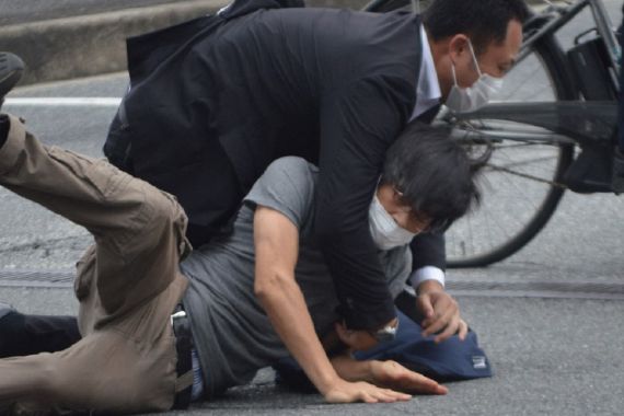 Shinzo Abe Ditembak, Polisi Jepang Ungkap Motif Pelaku, Astaga! - JPNN.COM