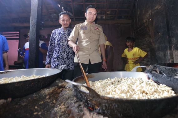 Ibas Dukung UMKM Kolong Klithik Terus Berkembang - JPNN.COM