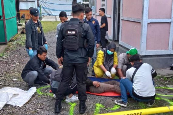 Pria Dibunuh, Polisi Temukan Pakaian, Sajadah, Peci - JPNN.COM