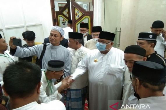 Gubernur Ali Mazi Mengajak Muslim Meneladani Nabi Ibrahim - JPNN.COM
