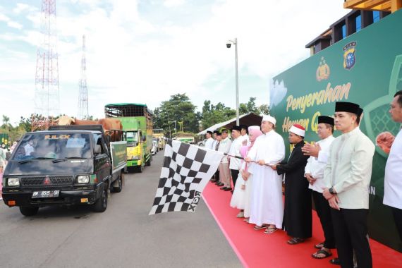 Masyaallah, Masyarakat Diundang Terbuka, 207 Hewan Kurban Didistribusikan Polda Riau - JPNN.COM