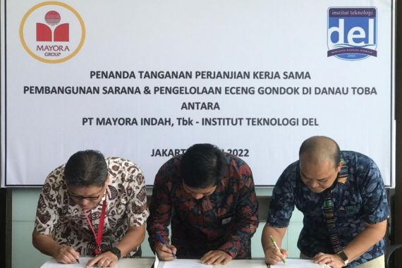 Mayora Indah Gandeng IT Del Untuk Pemanfaatan Eceng Gondok di DPSP Danau Toba - JPNN.COM