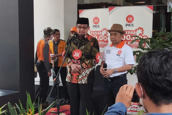 Gubernur Anies Sumbang Hewan Kurban ke DPP PKS, Sampai Kirim Dua Sapi  - JPNN.COM