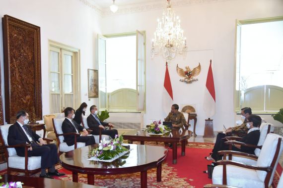 Di Depan Luhut, Jokowi Bahas Proyek Besar dengan Utusan dari China di Istana, Apa Saja? - JPNN.COM