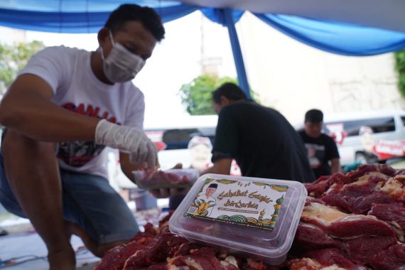 Iduladha 1443 Hijriah, Sahabat Ganjar Berbagi Daging Kurban di 3 Wilayah - JPNN.COM