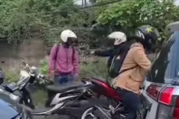 Kronologi Polisi Todong Pengendara Motor sampai Lepaskan Tembakan, Tak Disangka! - JPNN.COM