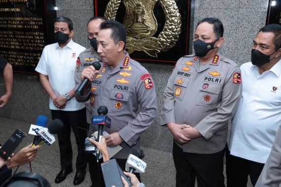 Kapolri Didampingi 4 Jenderal Bintang 3 Saat Bicara Kasus Penembakan Ajudan Ferdy Sambo - JPNN.COM