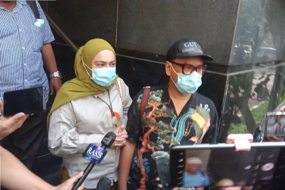 Tak Sengaja Ketemu Medina Zein di Ruangan Penyidik, Uya Kuya Sempat Bilang Begini - JPNN.COM