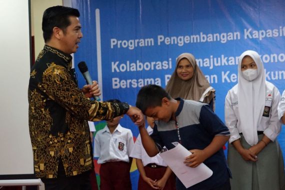 Ribuan Anak Sumatera Utara Terima Beasiswa dari Presiden - JPNN.COM