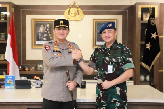 Saat Irjen Iqbal Terima Tamu Istimewa, Seorang Jenderal TNI AU Adhi Makayasa, Siapa Dia? - JPNN.COM