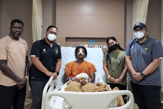 Operasi Ronaldo Kwateh Berjalan Lancar, Cedera Apa? - JPNN.COM