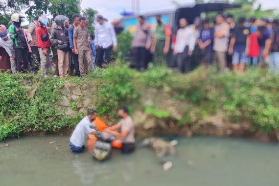 Geger, Mayat Pria Beserta Motor Ditemukan Mengambang di Kali Tangerang, Ternyata - JPNN.COM