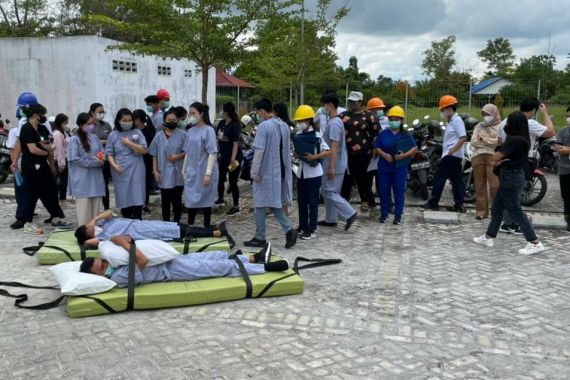 Gandeng Damkar, Siloam Hospitals Gelar Simulasi Tanggap Bencana - JPNN.COM